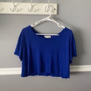 Cropped blue short sleeve t shirt